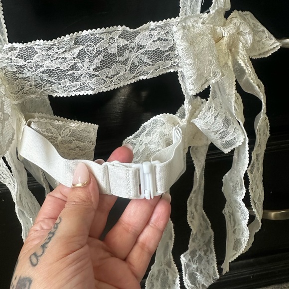 Lace Ruffled Harness with Bows - Picture 5 of 6